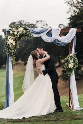 Gorgeous ceremony backdrop