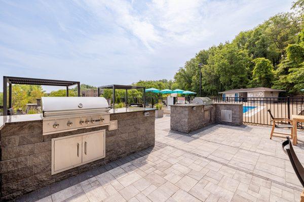 Outdoor Kitchens and Dining