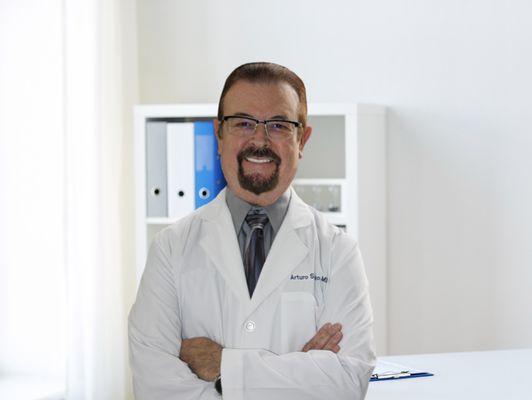 Dr. Arturo Sobarzo