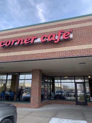 Don't let the strip mall fool you. Great diner vibe.