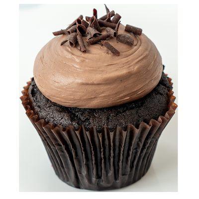 Chocoholic: Chocolate cake with chocolate buttercream chocolate drizzle and chocolate chips