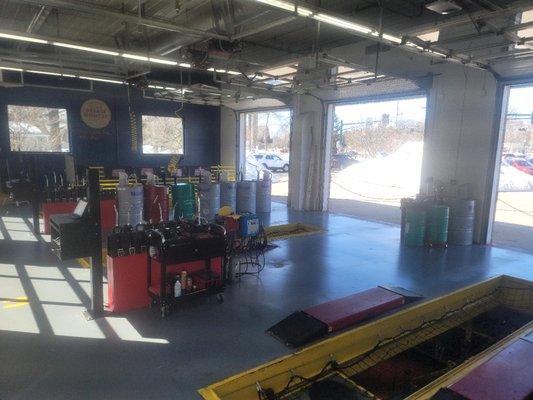 Oil change garage.  3 bays,  2 lifts, first come, first serve.  We serve fleets