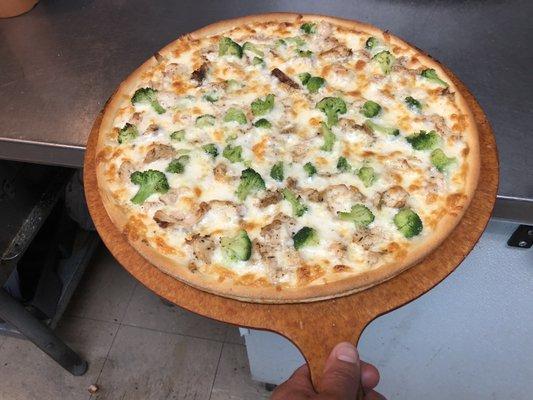 Chicken broccoli Alfredo pizza