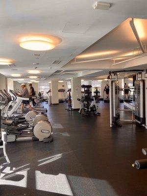 Fitness Center (3rd floor)