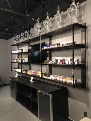 Vape bar with a great selection of eliquids and ehookah