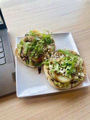 Avo pear toast