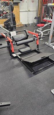 Extremely popular hip thruster machine.