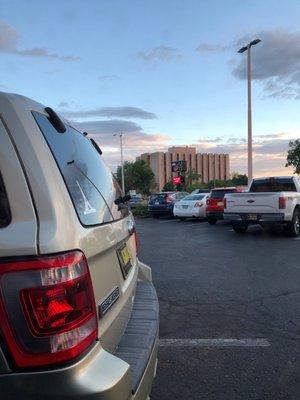 Chili's sign and a whole bunch of cars lol there always busy!