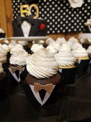 tuxedo cupcakes