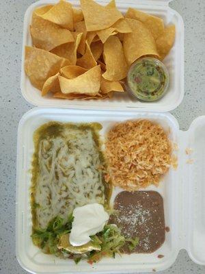 Top: Chips & Guacamole Bottom: Enchiladas Suizas (pollo)