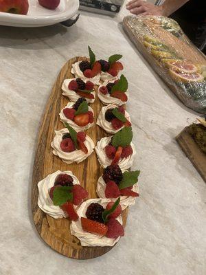 Miniature Pavlova!!