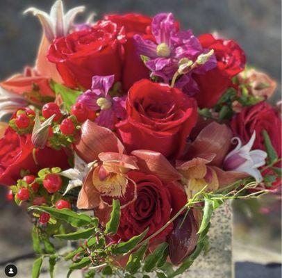 Red combinations!
 Red rose, berries, jasmine, clematis, cymbidium head in a rustic grass 4x4