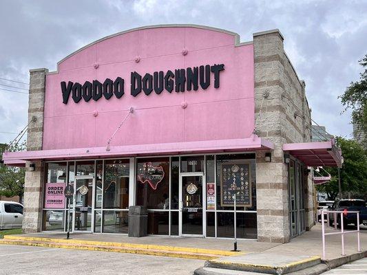 Welcome to Voodoo Doughnuts on Washington