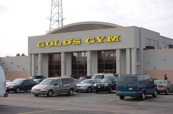 Front Entrance to Gold's Gym, Islip