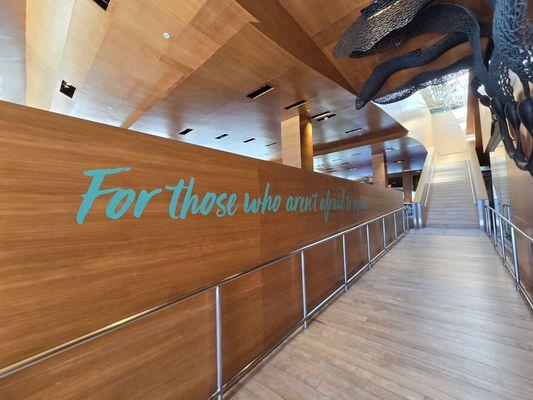 Manhattan Beach Library: entrance to 1st floor