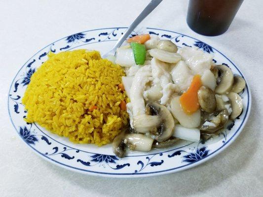 MOO GOO GAI PAN COMBO PLATE at China House in Zebulon, Georgia.