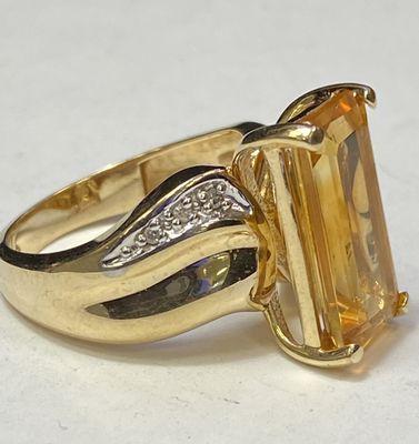 Vintage 10k Yellow Gold Genuine Citrine and Diamond Accent Ring. Sz. 7