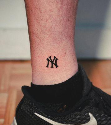 New York Yankees logo: Done by artist 'Jamie' @jj__tatt