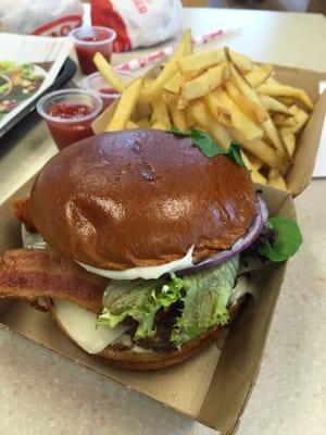 Bacon mozzarella burger