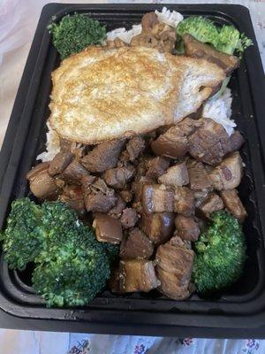 What I got: Pork, no sauce, broccoli, fried egg