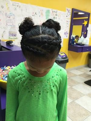 Aalaya has extremely curly and lots of hair, it wasn't easy to to her hair but they were wonderful and even made a beautiful braid for her!