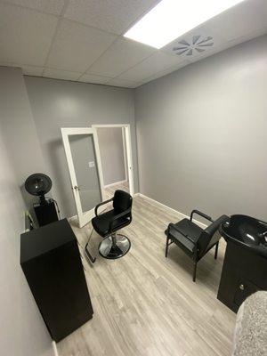 All inclusive salon suite with amazing amenities