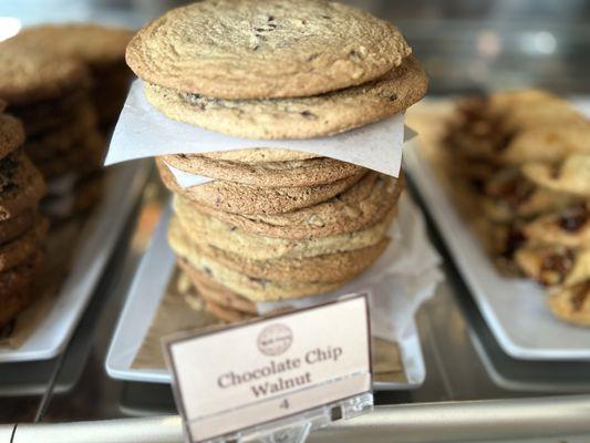 Chocolate Chip Walnut Cookie