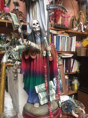 Santa Muerte
Tenemos estatuas