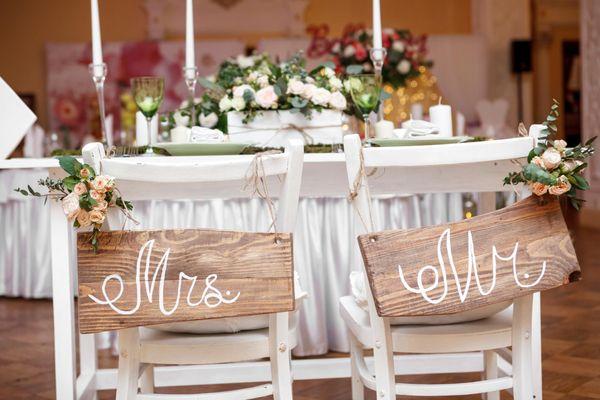 A photo of our beautiful head table!