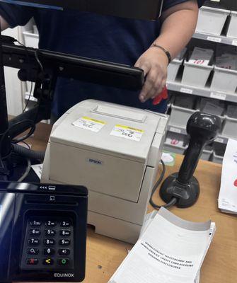 Zoom on the hand.  This is Walgreens where health and safety should Be paramount.  A good scrub is in order.  Time to find a new pharmacy.