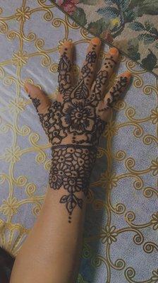 I did this one to my aunt hand she really love my henna design