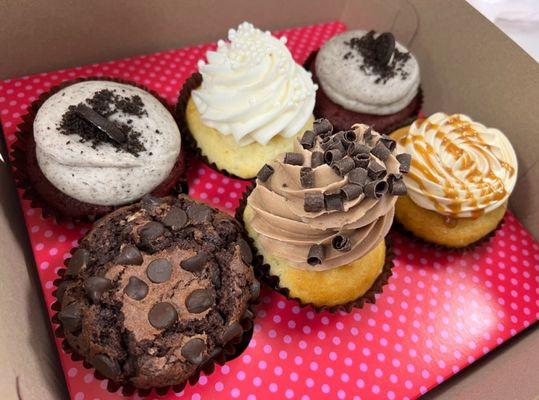 Half Dozen Cakes Box