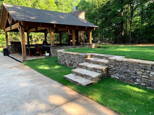 Natural stone retaining wall