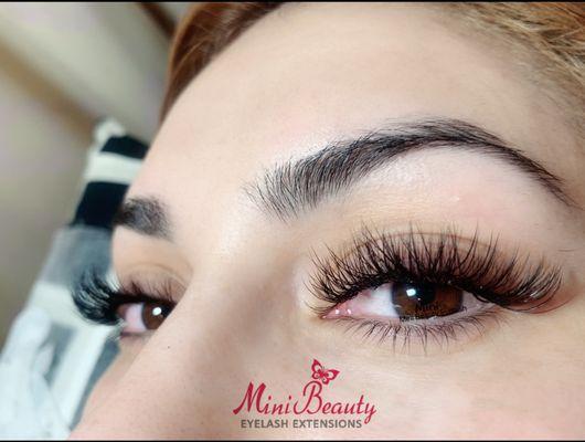 Hybrid lashes done by Mini Beauty Eyelash