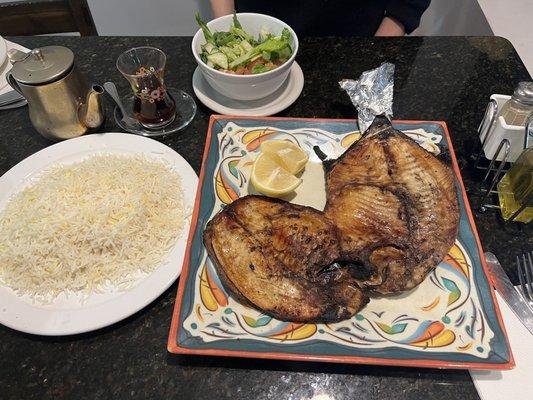 Masgouf (grilled carp), rice, salad, hot tea.