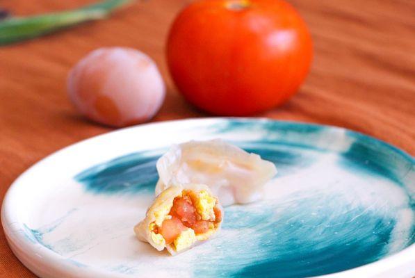 Tomato & Egg dumpling, simple yet flavorful, created for vegetarian lovers. For more updates, check out Instagram @ronodumplings.