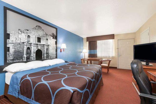 Super 8 by Wyndham San Antonio at I-10