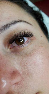 Light volume eyelash extensions in natural shape using D curl.