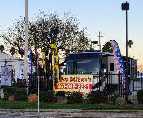 Happy Daze RV - Gilroy