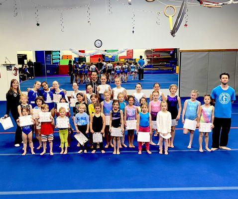 Our 2023 end of the year show! Team girls and students with their certificates! :)