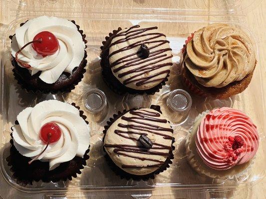 Gluten-free cupcakes: Chocolate cherry, Chocolate espresso, Apple caramel & Raspberry vanilla