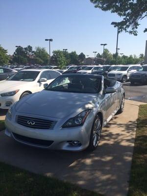 Awesome convertible q60 on display!