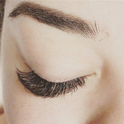 Full volume lashes