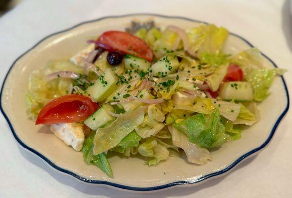 Iceberg Salad Tomato, Onion, Cucumber, Olive & Feta