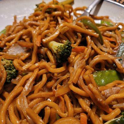 Vegetable lo mein