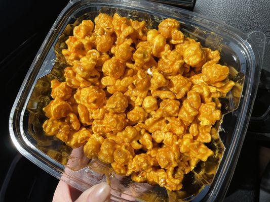 The Midwest Mix Popcorn (Cheese and Caramel Mix)