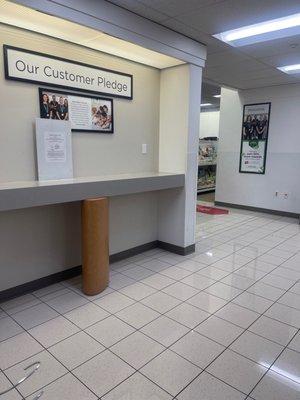 Customer service/return area