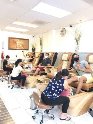 Family mani pedi date!