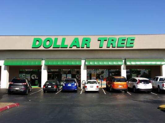 Welcome to the CSUF Dollar Tree. This is the grand entrance.