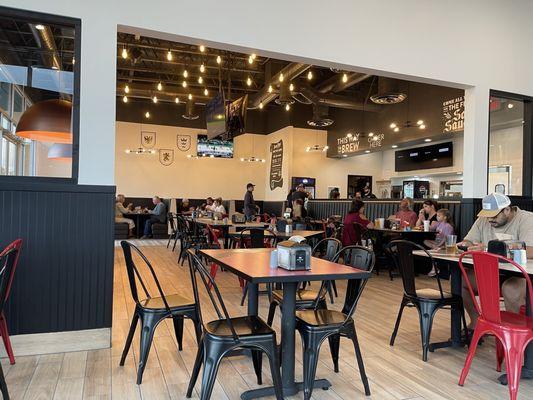 Dining Area - Round Table Pizza, Anatolia, Rancho Cordova - September 18, 2024